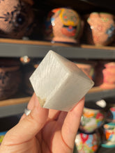 Load image into Gallery viewer, Scolecite Cube