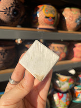 Load image into Gallery viewer, Scolecite Cube