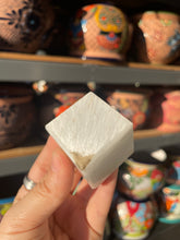 Load image into Gallery viewer, Scolecite Cube
