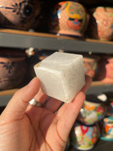 Load image into Gallery viewer, Scolecite Cube