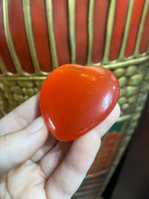 Load image into Gallery viewer, Large Cat’s Eye Heart