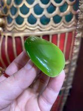 Load image into Gallery viewer, Large Light Green Cat’s Eye Heart
